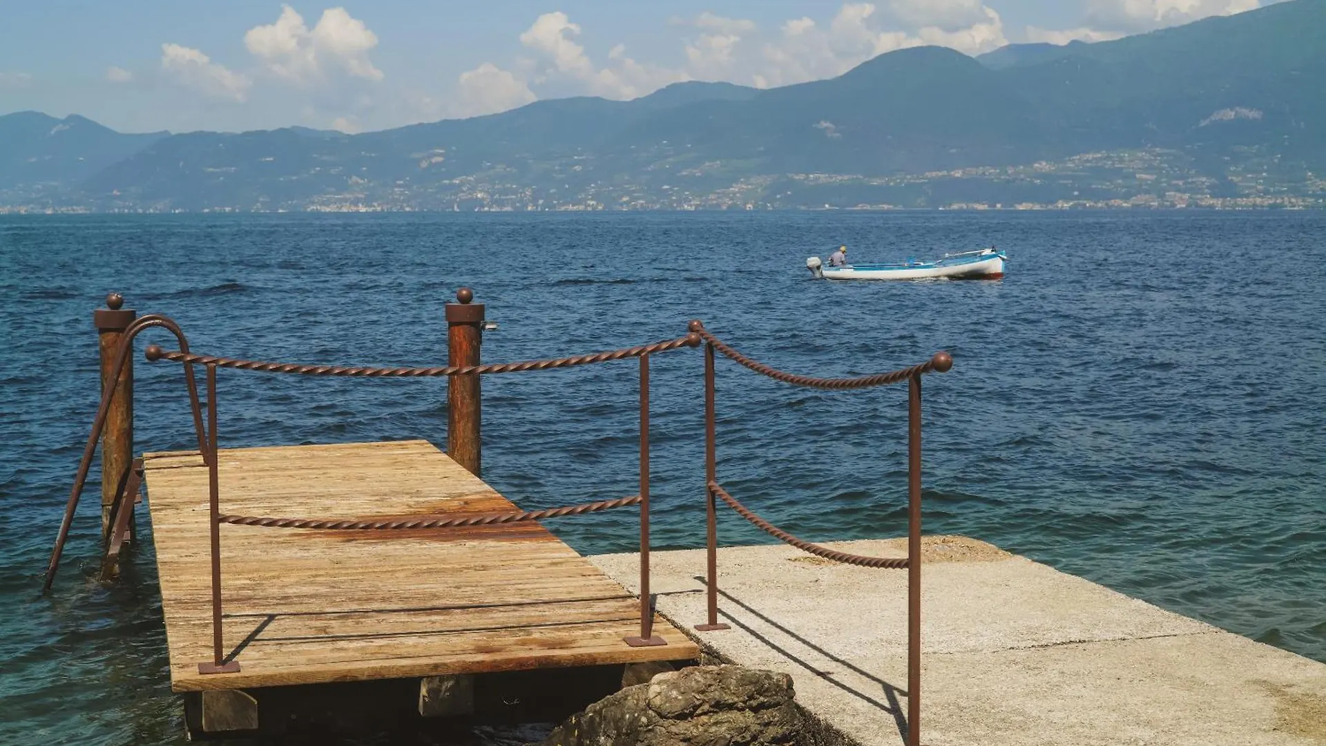 Casa Di Luca Daire Torri Del Benaco İtalya